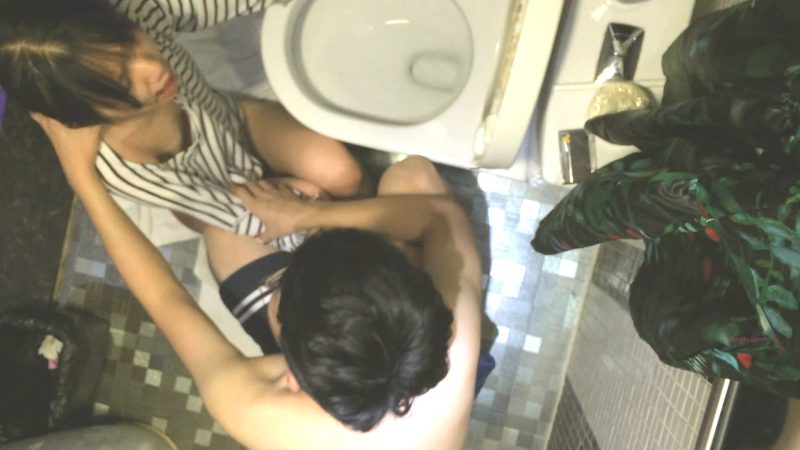 把喝晕在厕所呕吐的初恋女友带到酒店来场回忆炮-老宋小屋