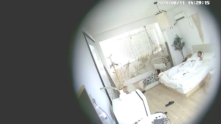 8-11经典酒店偷拍 情侣开房 年轻小伙就是猛，操的女友飘飘欲仙有种要上天的感觉-老宋小屋