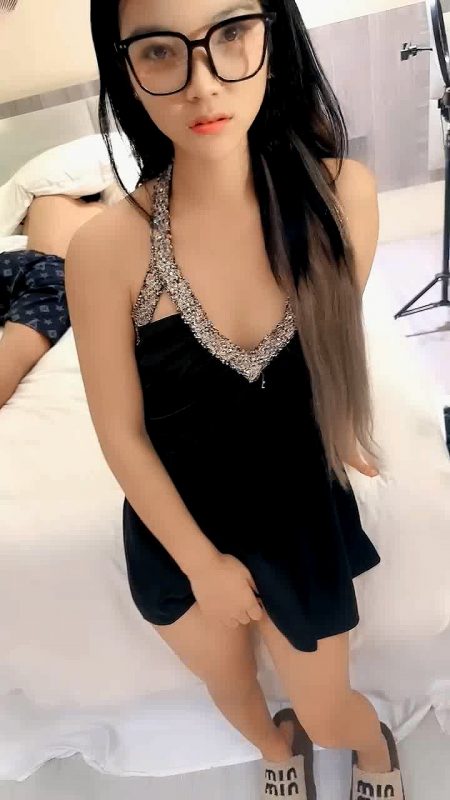 带两个妹子酒店玩双飞全程露脸乖巧听话床上床下轮着草两个骚逼，多体位蹂躏浪叫呻吟不止，精彩不要错过-老宋小屋