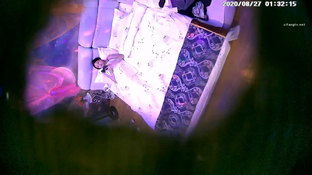 图片[1]-8-27经典酒店偷拍 凌晨开房的情侣，女主主动骑上男友开干，太骚了-老宋小屋