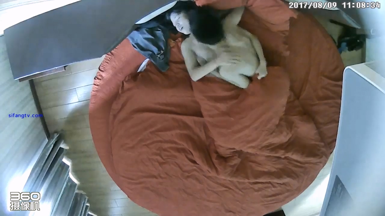 图片[1]-8-9经典酒店偷拍 清纯少女和男友开房做爱，听话的年纪遇到精神小伙-老宋小屋