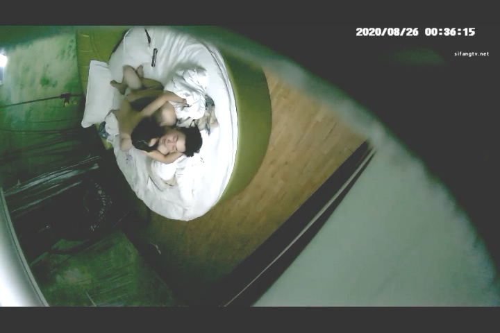 8-25经典酒店偷拍 短发翘臀美女和男友啪啪很卖力，大屁股很吸睛-老宋小屋