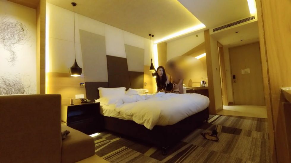 图片[2]-酒店爆操车展认识的172CM高挑性感豪乳黑丝美女模特,高潮大叫-老宋小屋