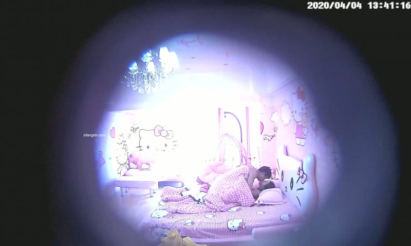 4-4经典酒店偷拍 情侣钟点房里激情性爱，小伙时间挺久给女友操疼了-老宋小屋