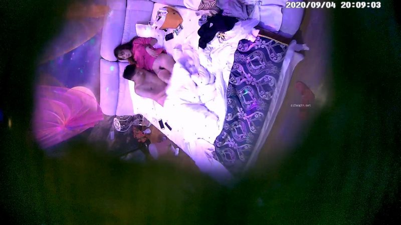 9-4经典酒店偷拍 风骚女友吃鸡吧像吃香肠，女上位姿势很爽-老宋小屋