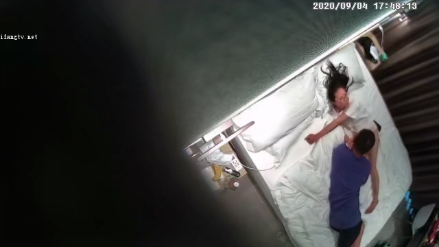 9-3经典酒店开房 眼镜学妹受不了舔逼，主动求男友快点插入-老宋小屋