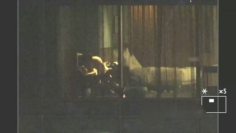 【五星级酒店窗外偷拍】昏暗的灯光下展现完美身材-老宋小屋