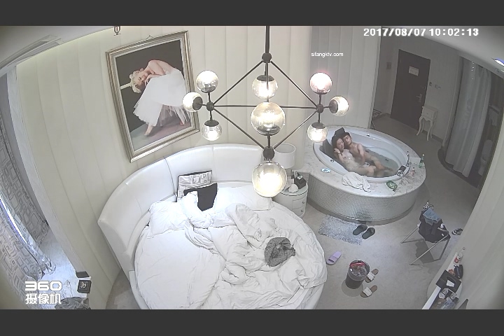 未流出8-6经典酒店偷拍 豪华套房精瘦小伙和极品女神的爱情故事，浴缸内啪啪-老宋小屋