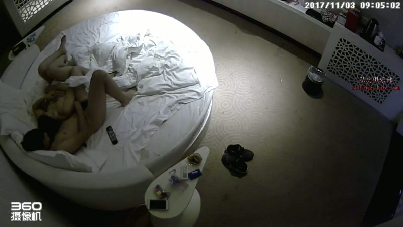 11-2经典酒店偷拍 蜜桃臀女友迎接男友暴风骤雨般的蹂躏，狂草100多下-老宋小屋