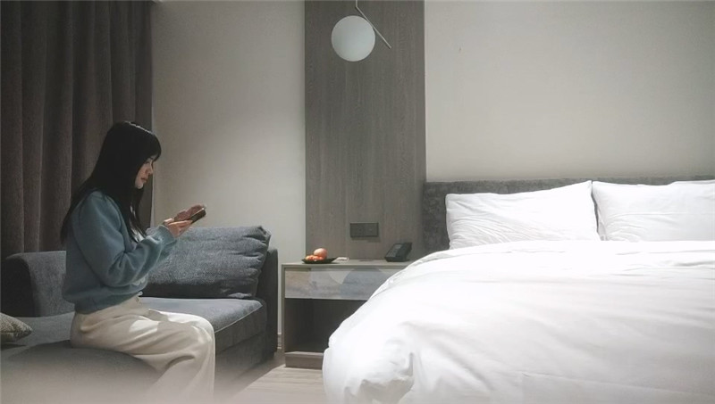 小利探花酒店约炮身材苗条的漂亮学妹先玩玩她的小嫩B连干两炮[MP4/1410MB]-老宋小屋