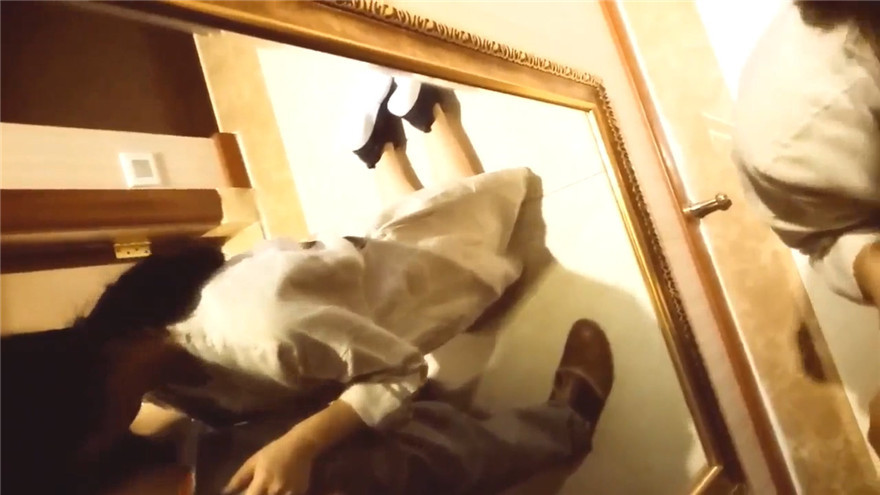 图片[1]-91大神酒店越漂亮粉嫩的小女友干完还主动的帮女友刮阴毛-老宋小屋