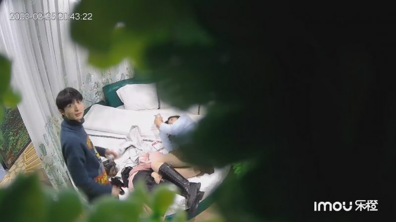 [无水印]酒店超清晰偷拍乐橙精品黑丝情趣内衣反差学生妹被操鬼哭狼嚎淫叫-老宋小屋