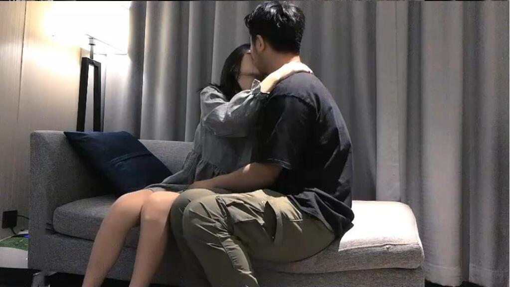 图片[2]-约炮大神酒店约啪颜值不错的灰裙极品妹子先热烈舌吻再激情做爱-老宋小屋