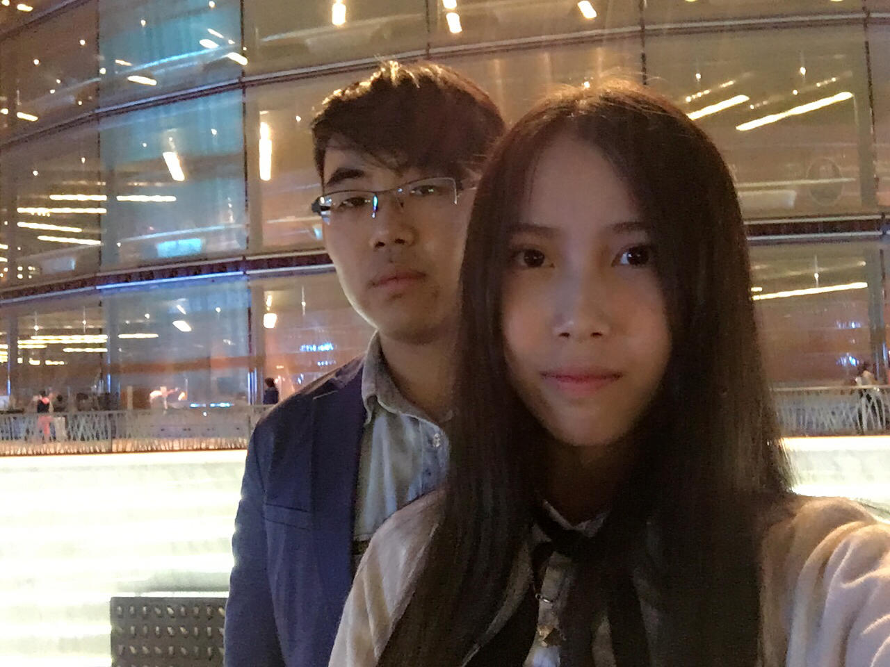 图片[1]-大二学妹和男友酒店穿上学生制服丝袜打炮，年轻就是会玩-老宋小屋