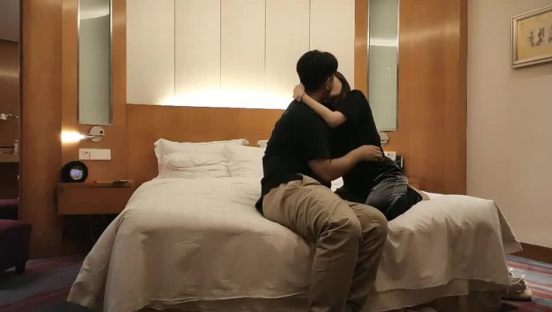 小宝寻花漂亮爱笑的女孩酒店床上搞十分的尽兴-老宋小屋