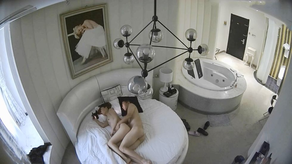 图片[8]-酒店偷拍高颜值年轻美女被中年情人从后面操的受不了了,嚎嚎大叫说不玩了-老宋小屋