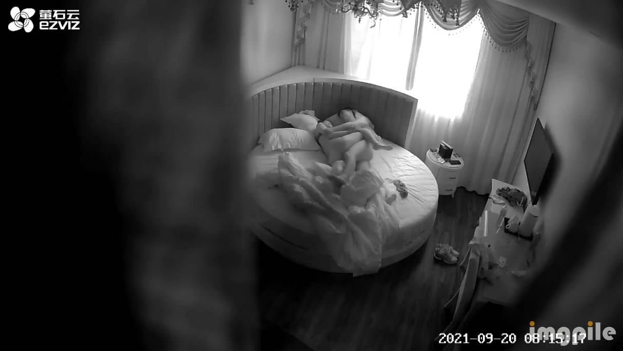 图片[1]-酒店摄像头萤石云偷拍系列年轻打工情侣休息开房啪啪饿了叫外卖吃-老宋小屋