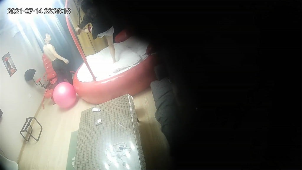 图片[10]-最新破解 酒店偷拍 乐橙 SM极品身材妹子跟男友互相抽打爆操开档黑丝小骚货从圆床干到情趣性爱椅上-老宋小屋