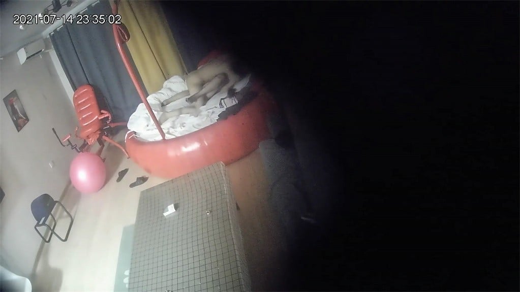 图片[5]-最新破解 酒店偷拍 乐橙 SM极品身材妹子跟男友互相抽打爆操开档黑丝小骚货从圆床干到情趣性爱椅上-老宋小屋