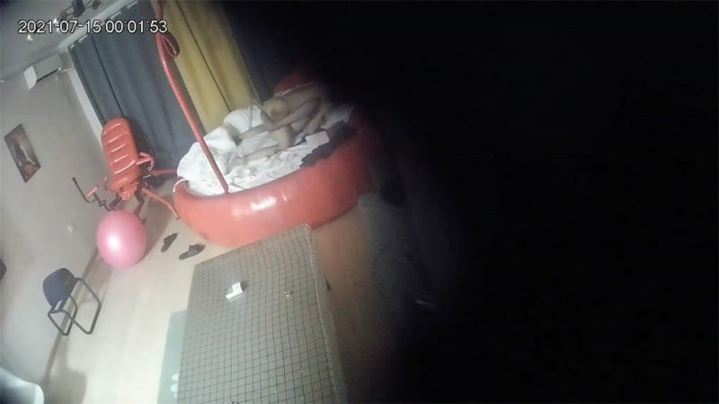 最新破解 酒店偷拍 乐橙 SM极品身材妹子跟男友互相抽打爆操开档黑丝小骚货从圆床干到情趣性爱椅上-老宋小屋