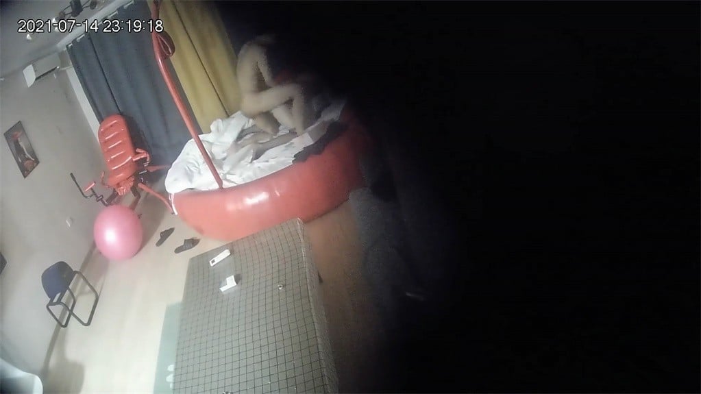 图片[7]-最新破解 酒店偷拍 乐橙 SM极品身材妹子跟男友互相抽打爆操开档黑丝小骚货从圆床干到情趣性爱椅上-老宋小屋