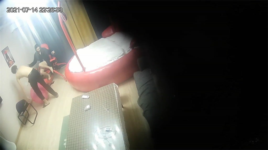 图片[9]-最新破解 酒店偷拍 乐橙 SM极品身材妹子跟男友互相抽打爆操开档黑丝小骚货从圆床干到情趣性爱椅上-老宋小屋