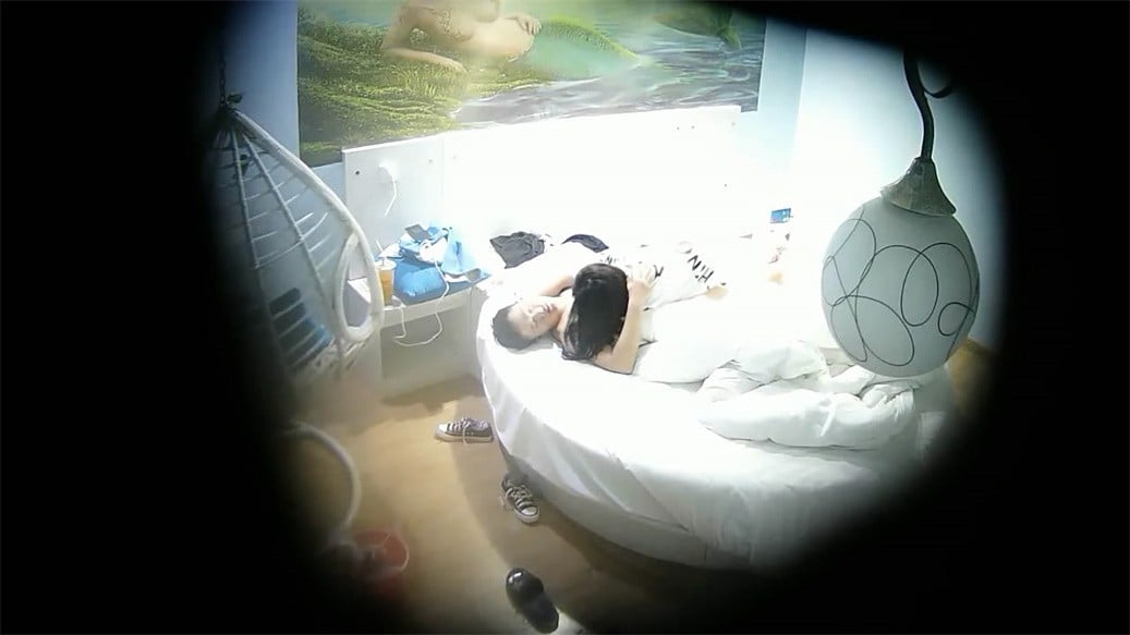 图片[4]-大学城美人鱼房未流出 和白嫩女神级漂亮女友酒店激战 女友下面很痒 止不住扭动美臀-老宋小屋