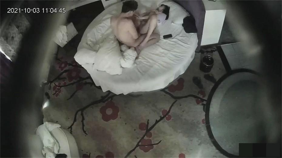 图片[1]-最新国庆乐橙酒店台全网首发4集 偷情女同事 强操豪乳女友 超近距离画质-老宋小屋