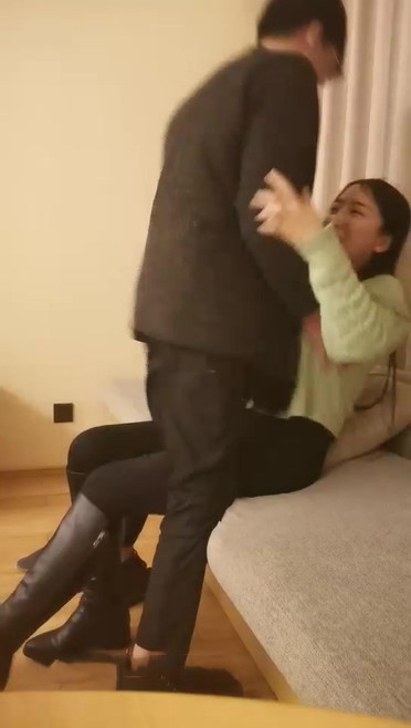 图片[3]-眼镜男约高颜值小美女酒店啪啪，插嘴口交扣逼摸奶猛操呻吟娇喘非常诱人-老宋小屋