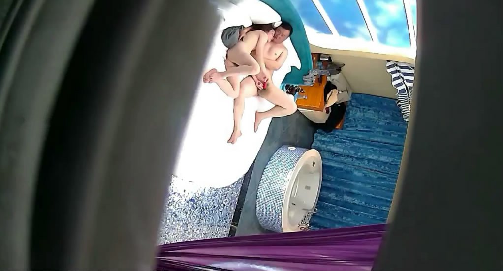 图片[6]-高质量精品酒店浴缸房偷拍年纪较大领导模样的大叔和情人开房鸡巴不够大用棒棒辅助干了两次-老宋小屋