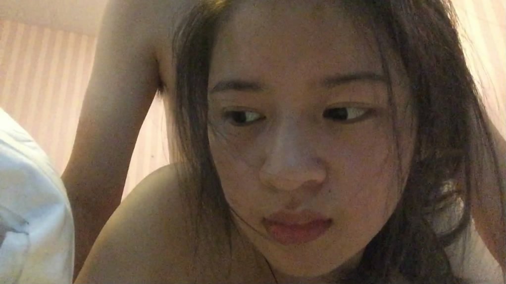 图片[3]-【MP4/389MB】大学生情侣酒店开房自拍妹子奶子漂亮逼毛茂密性感仔细看有点像一脱成名的女星徐XX-老宋小屋