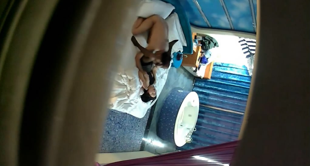 图片[5]-精品酒店新台浴缸房高大壮小伙和丝袜女友开房未能满足还要用工具自慰才能高潮-老宋小屋