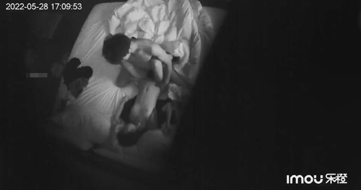 图片[4]-2022.5.28酒店偷拍学生情侣，穿着JK制服美女主动口交，被男友大肉棒连续抽插-老宋小屋