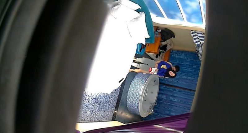 精品酒店新台浴缸房高大壮小伙和丝袜女友开房未能满足还要用工具自慰才能高潮-老宋小屋