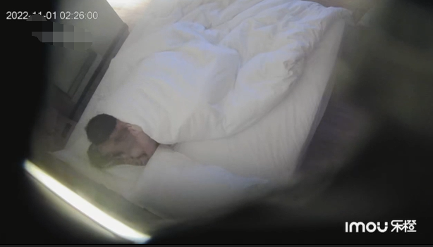 2022-11-酒店偷拍纹身男无套暴操极品嫩妹女友，最后体外射精-老宋小屋