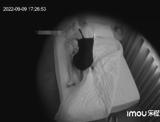 9月最新流出~【酒店偷拍】同个房间吃完快餐，隔天再干女友-老宋小屋