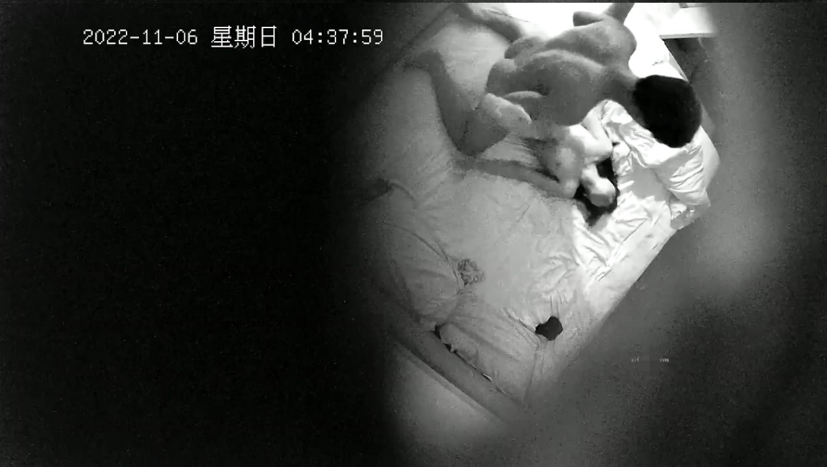 图片[3]-2022-11-6酒店偷拍大学生情侣开房眼镜学妹被体育系健壮帅哥猛草-老宋小屋