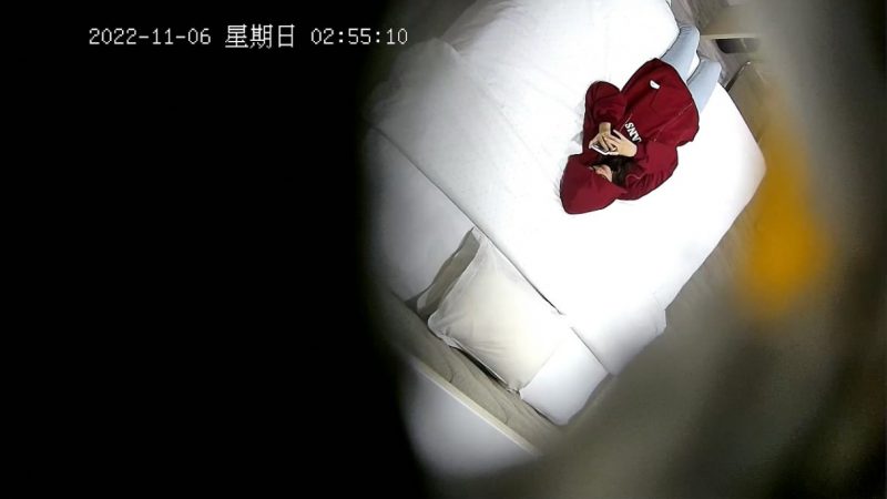 2022-11-6酒店偷拍大学生情侣开房眼镜学妹被体育系健壮帅哥猛草-老宋小屋