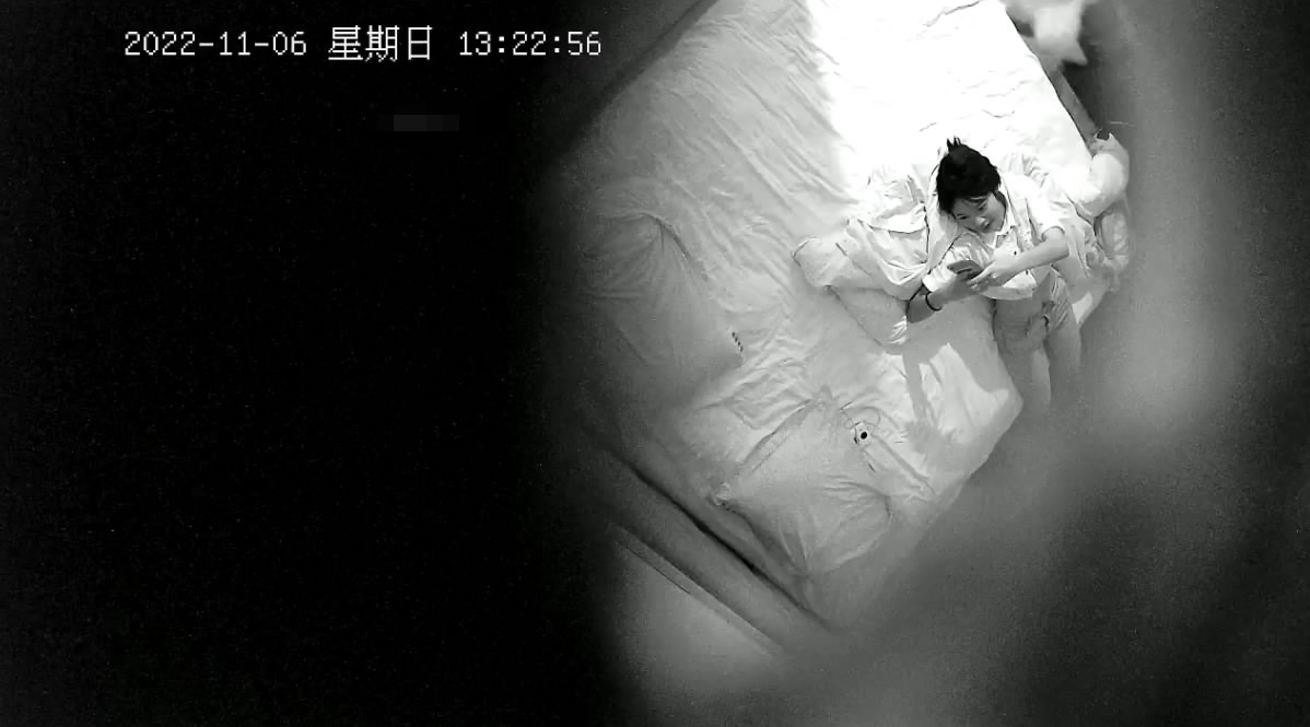 图片[5]-2022-11-6酒店偷拍大学生情侣开房眼镜学妹被体育系健壮帅哥猛草-老宋小屋