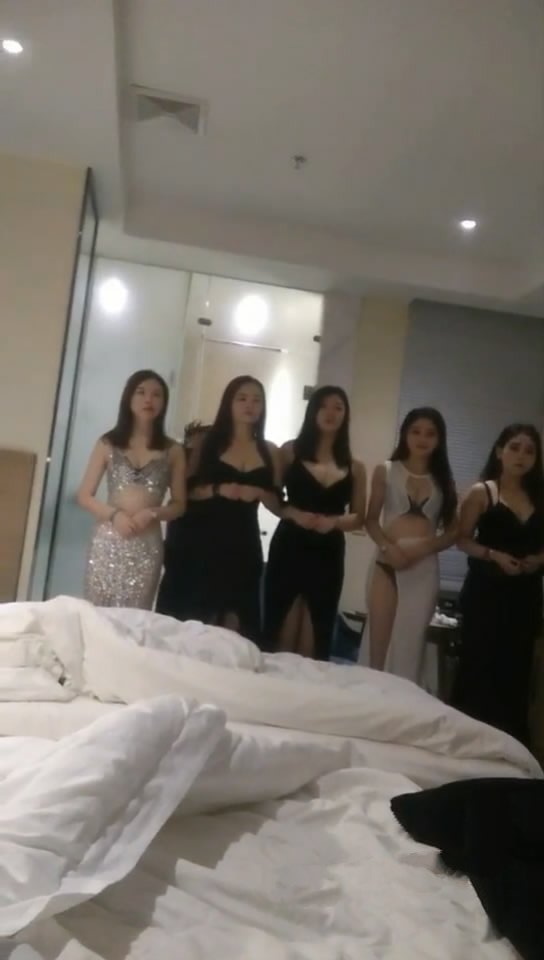 图片[2]-《全国探花》雀儿满天飞带领观众逛高端桑拿会所挑到心仪的小姐回酒店啪啪-老宋小屋