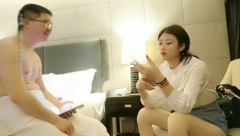 业余探花二狗哥酒店约嫖个2500元颜值还不错的外围女白领虎牙妹观音坐莲搞得她好爽-老宋小屋