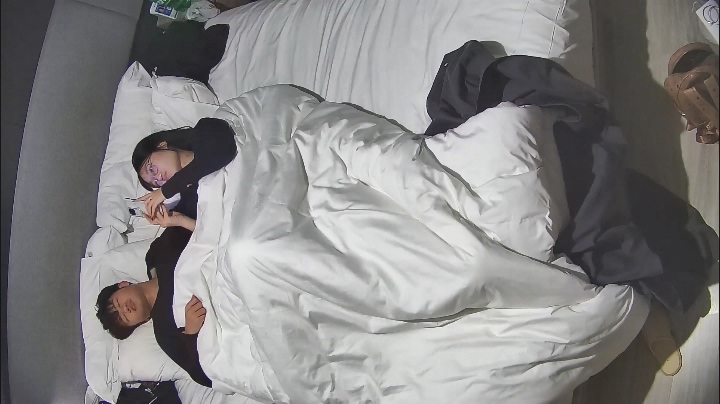 图片[4]-2025-12-31酒店偷拍 极品女神嗦牛子被男友扑倒打桩表情无比销魂-老宋小屋