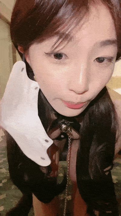 嗚崽醬~極品尤物女神！酒店激情自慰！翹起内衣項圈，新花樣牙膏抹穴，辣的小穴受不了-老宋小屋