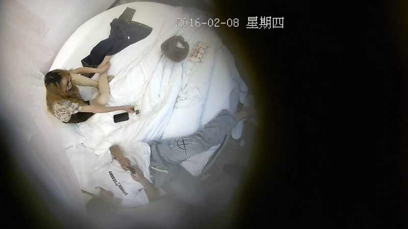 精品酒店偷拍❤️新台流出❤️极品身材眼镜妹男友爱不释手在酒店疯狂后入-老宋小屋