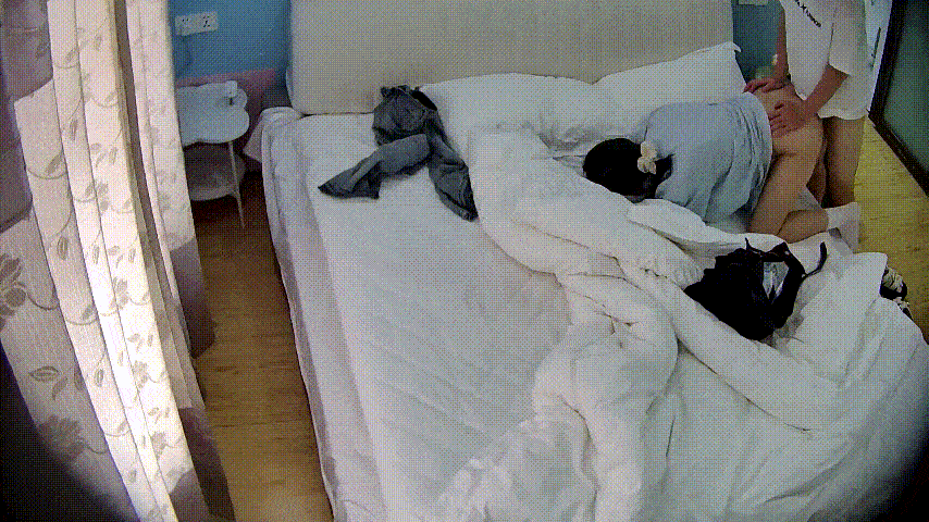 图片[2]-主题酒店 8-21 这两太久时间没见 太饥渴了 衣服都没来得及脱就开始干上了 女友全程乖乖顺从配合 射一肚皮-老宋小屋