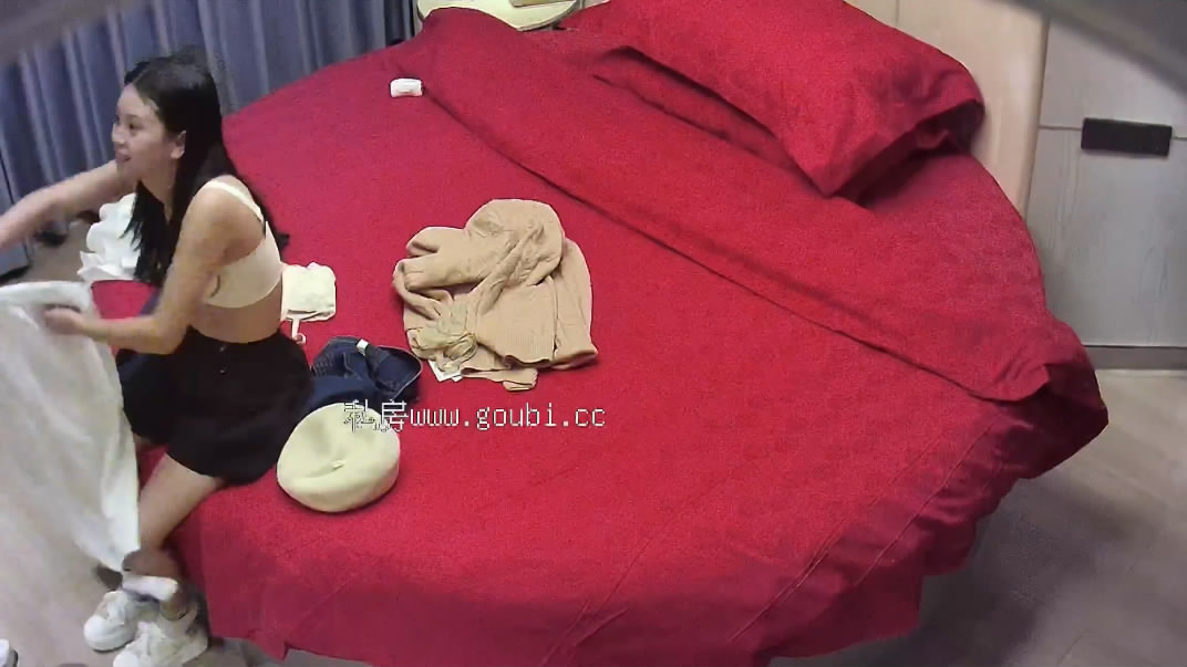 图片[1]-新流出酒店情趣大红床偷拍❤️白天端庄晚上骚的反差婊 学妹和男友激情研究鸡巴怎么才能硬气-老宋小屋