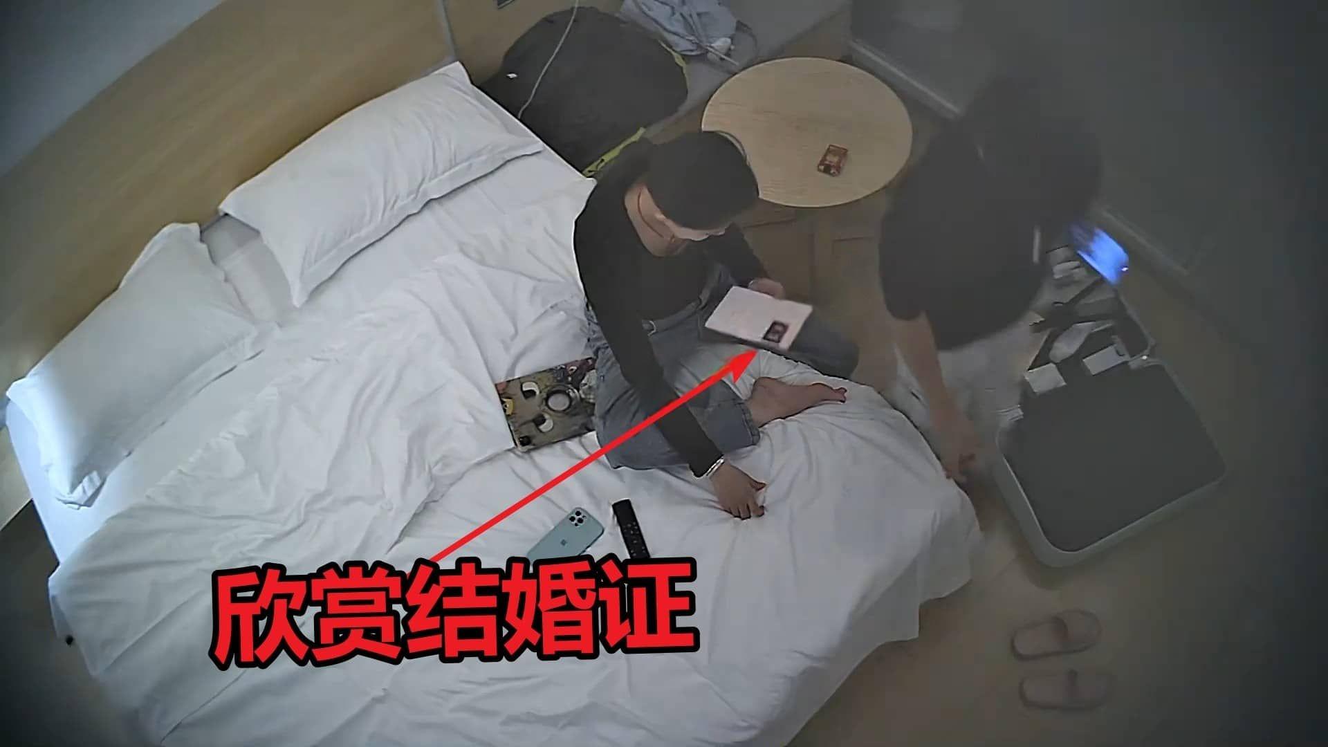 图片[2]-酒店偷拍❤️带着结婚证住宿的新婚夫妻古灵精怪的可爱新婚媳妇迫不及待的想挨操-老宋小屋