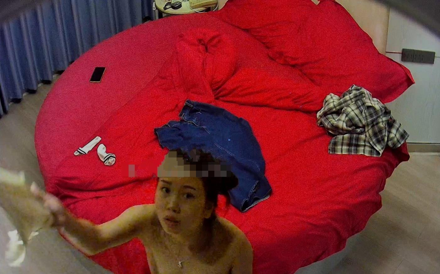 图片[1]-酒店偷拍❤️极品白袜学妹和男友开房后续妹子貌似发现摄像头-老宋小屋