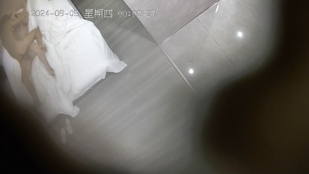 图片[2]-酒店偷拍⏩温婉女孩被体力不足的大哥用手扣爽了娇羞样-老宋小屋