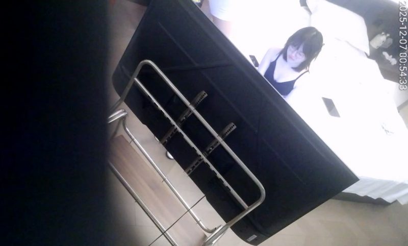 2025-12-7酒店偷拍 长相清纯女友被男友舔小穴后尽情玩操-老宋小屋